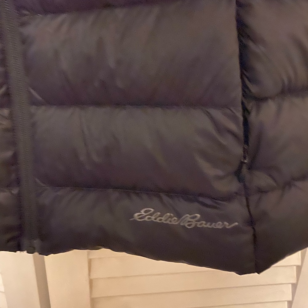 Eddie Bauer lightweight puffer vest black